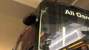 Trabzonspor’un takım otobüsüne taşlı saldırı