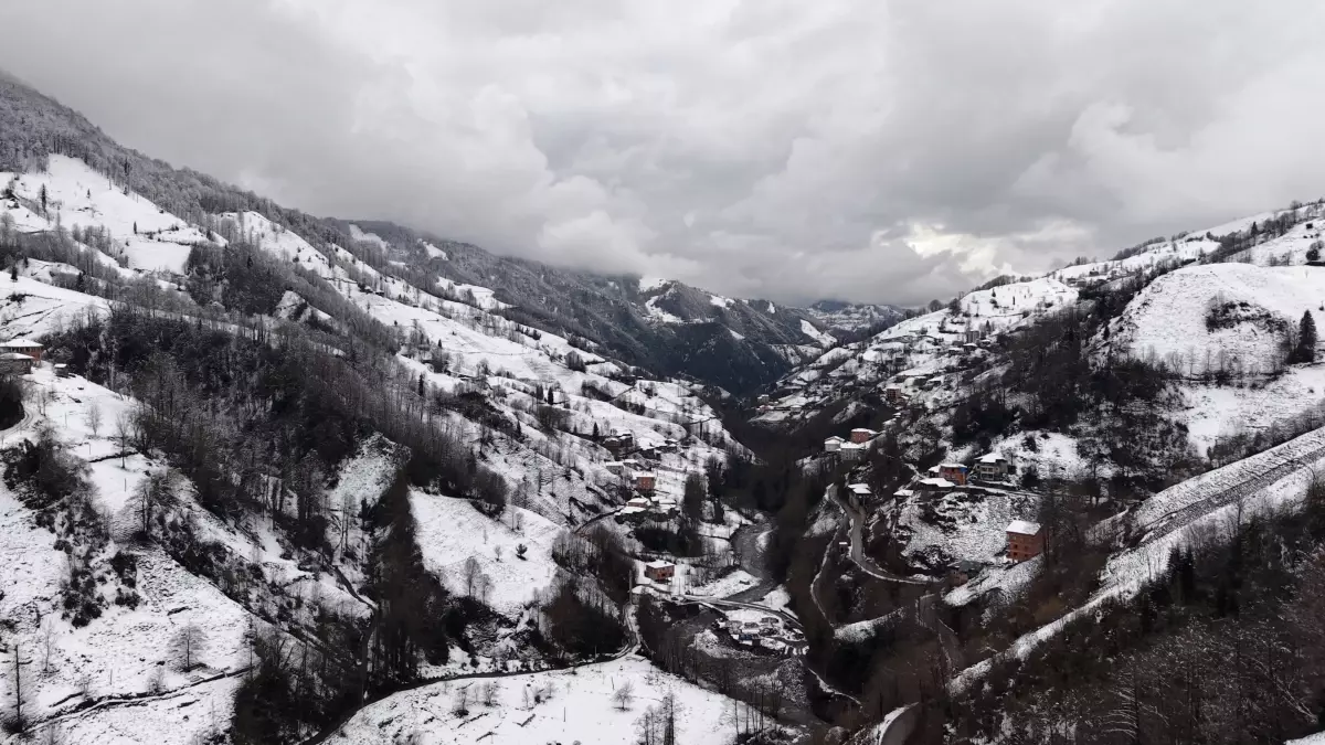 Tunca Vadisi Beyaz Örtüyle Kaplandı