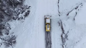 Tunceli’de 2 metre kar, 300 köy yolundan 273’ü açıldı