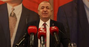 Türk bayrağının indirilmesine peş peşe tepkiler