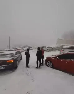 Uludağ Yolunda Kaza: Kayan Araçlar Trafiği Aksattı