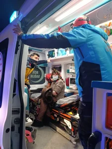 UMKE, Yoğun Kar Yağışında Hastalara Yardım Etti