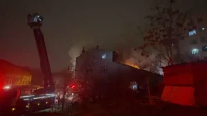 Ümraniye’de 3 Katlı Apartmanda Yangın