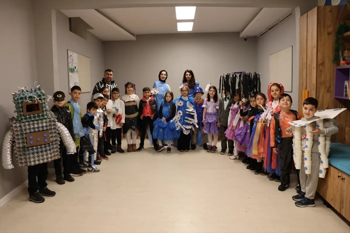 Ümraniye’de Geri Dönüşüm Moda Defilesi