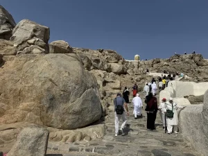 Umreciler Hira Mağarası ve Arafat’ı Ziyaret Etti