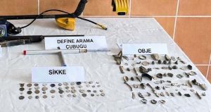 Uşak’ta tarihi eser operasyonu: 48 sikke ve 75 obje ele geçirildi