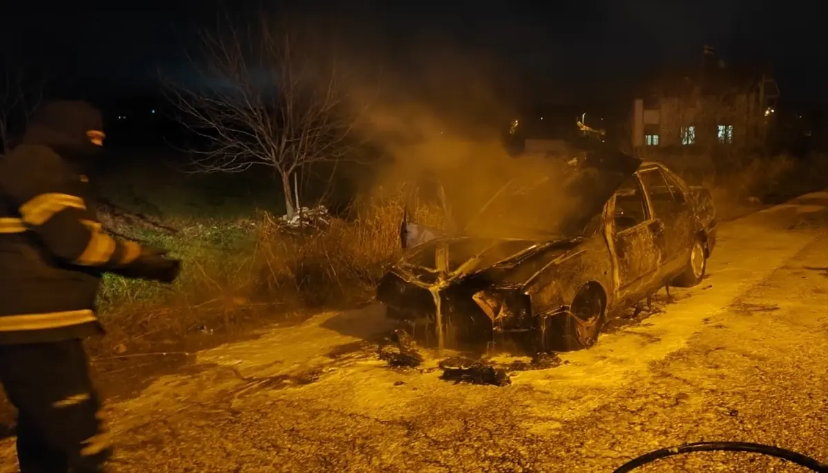 Uşak’ta Yangın Çıkan Otomobil Kül Oldu