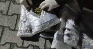 Uyuşturucu sevkiyatı polise takıldı: 5 kilo 700 gram skunk ele geçirildi