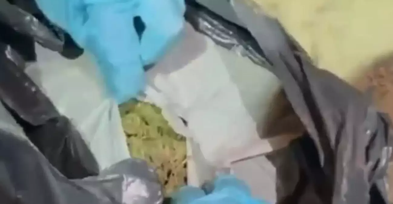 Uyuşturucu Ticareti Yapan Baba ve Oğlu Gözaltında