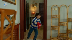 Uzak Şehir’de Bayrak Sahnesi Etkiledi