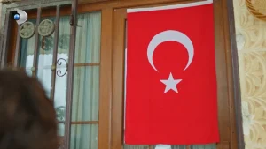 Uzak Şehir’den ince ‘Bayrak’ mesajı