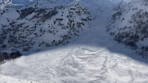 Van-Çatak Yolu 4 Gün Kapalı: Çığ Tehlikesi Devam Ediyor