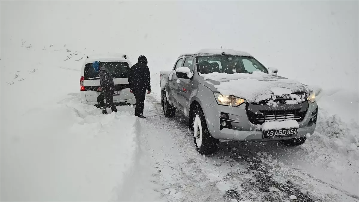 Van ve çevresinde kar nedeniyle yollar kapalı