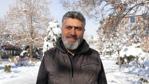 Van’da 20 yıldır sokaklardaki güvercinleri besliyor