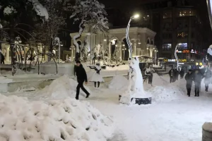 Van’da Kar Kütleleri Taşınıyor