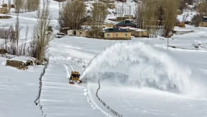 Van’da Kar Yağışı 220 Yolu Kapattı