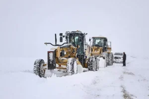 Van’da Kar Yağışı 671 Yolu Kapadı