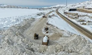 Van’da Kar Yağışı Nedeniyle Yol Çalışmaları Devam Ediyor