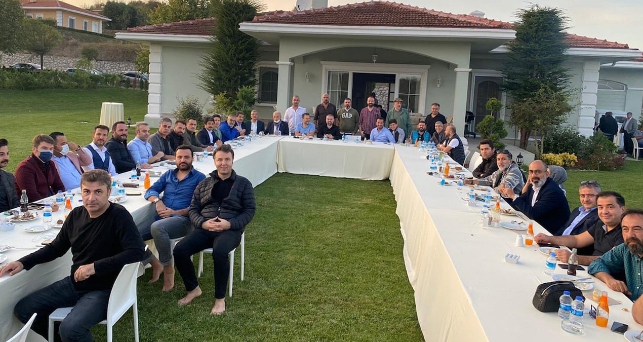 Veyis Ateş’in lüks villasında doğum günü partisi! AKP’li başkanlardan gazetecilere kimler katıldı?