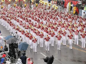 Yağmur Altında Gül Geçit Töreni