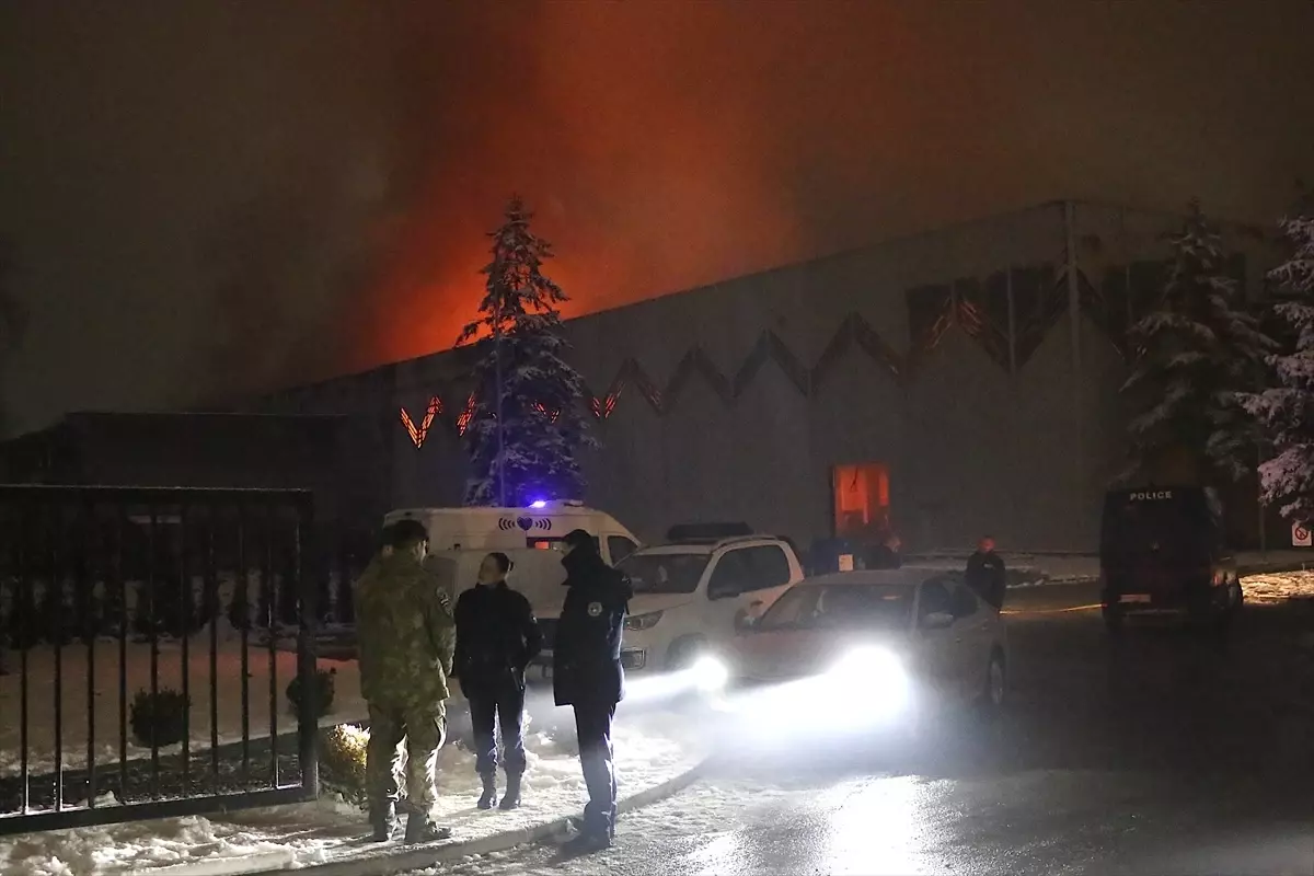 Yakova’da Fabrika Yangını