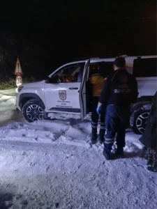 Yaralı Kadın Karla Kaplı Yolda Kurtarıldı