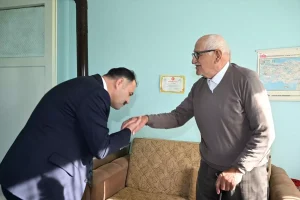 Yaşlıları Ziyaret Eden Başkan Kara