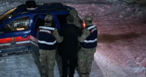 Yavru köpeğe işkence ettiği videolar paylaşan cani tutuklandı