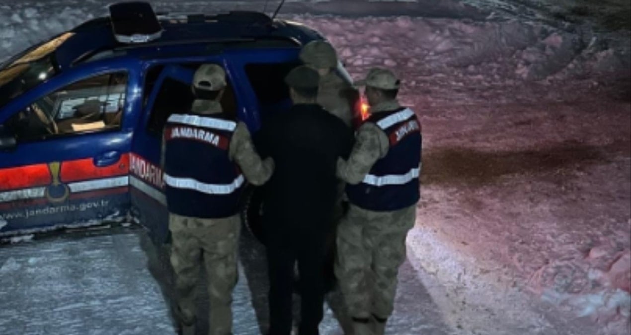 Yavru köpeğe işkence ettiği videolar paylaşan cani tutuklandı