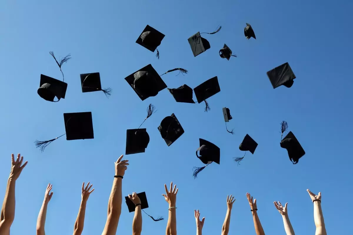 Yaz tatili 1 aya, üniversite eğitimi 3 yıla iniyor! Hangi bölümlerde uygulanacağı da belli