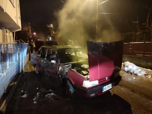 Yenice’de Park Halindeki Araç Yandı