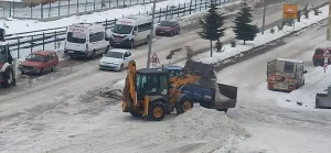 Yeşilyurt’ta karla mücadele çalışmaları sürüyor