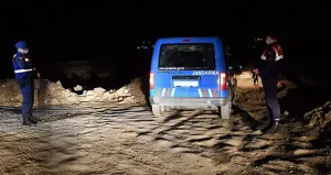 Yılda bir kez hasat ediliyor: Kilosu 900 bin TL’ye yükselince Mehmetçik tarlada nöbete başladı