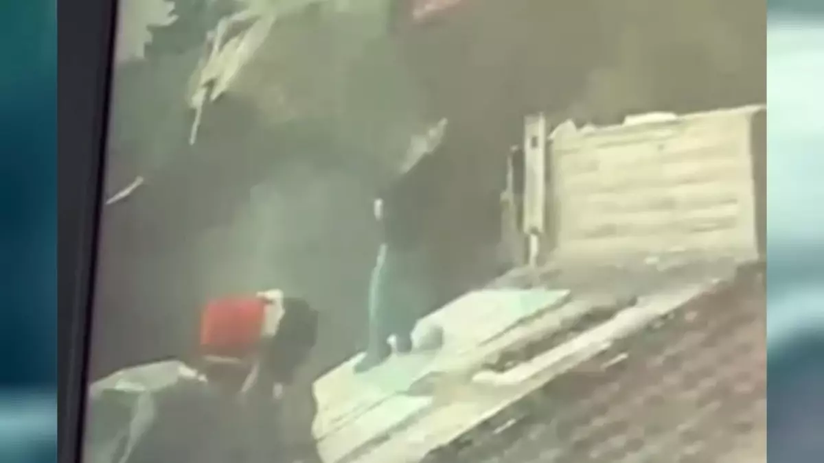 Yıldırım İşçinin Üzerine Düştü