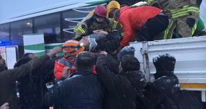 Yolcu otobüsü ile TIR’ın çarpıştığı kazada can pazarı