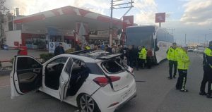 Yolcu otobüsü otomobile çarptı: 1’i çocuk 3 yaralı
