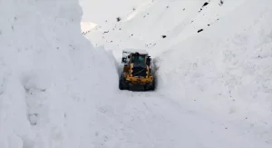 Yüksekova’da Çığ Temizlendi