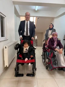 Yüksekova’da Engellilere Akülü Sandalye Desteği