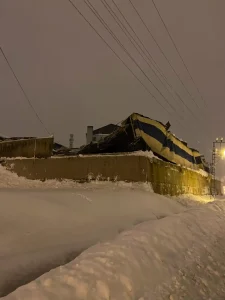 Yüksekova’da Halı Saha Çöktü