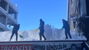 Yüksekova’da Kar Kalınlığı 1 Metreye Ulaştı