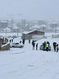 Yüksekova’da Kar Yağışı Kazalara Neden Oldu