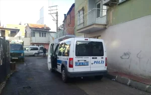 Yunusemre’de Eşini Bıçaklayan Kişi Aranıyor