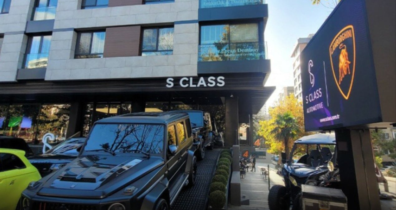 Yurt dışına kaçan galerici çok sayıda sanatçı ve futbolcuyu dolandırmış