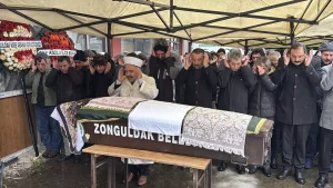 Zonguldak’ta Elma Yutma Kazası: Kadın Hayatını Kaybetti