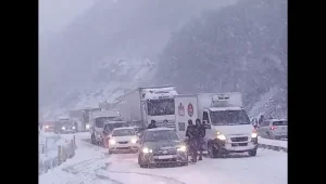 Zonguldak’ta Kar Yağışı Yolları Kapadı