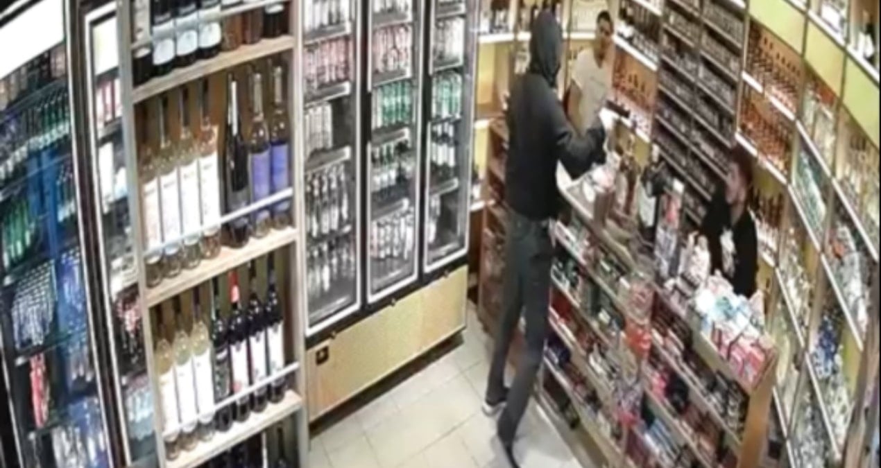 17 yaşındaki çocuk tekel bayine ateş açtı! Saldırının kayıtları ortaya çıktı