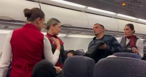 75 dakikalık rötara sebep oldu: İnerken helallik istedi