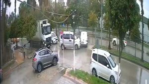 Adana’da Barış Bulvarı’nda bitmeyen kazalar: Esnaf çözüm istiyor