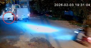 Adana’da dehşet anları kamerada: Aracına havlayan köpeği ezdi