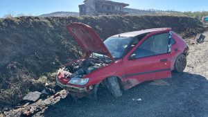 Adıyaman’da yolda oluşan çukur kazaya neden oldu: 2 yaralı